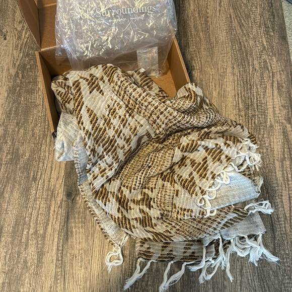 Soft Surroundings Shawl NIB - Picture 4 of 9